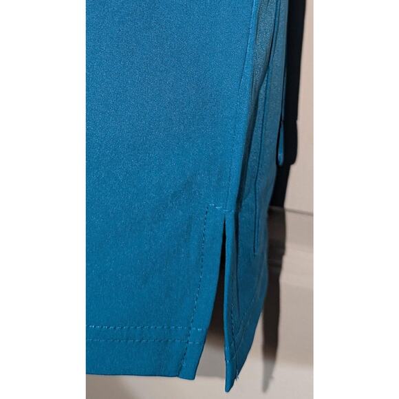 Heal Wear Scrub Top Womens Medium Blue V Neck 4 Way Stretch Medical Shirt - Picture 7 of 9